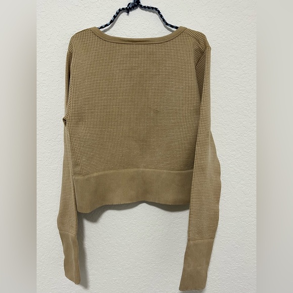 Aerie Offline Main Squeeze Seamless Crop Waffle Knit Henley - Picture 3 of 6